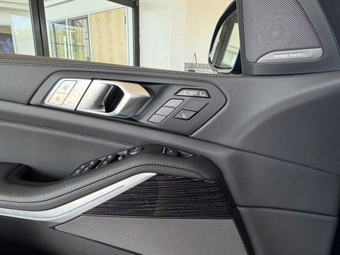 New 2026 BMW X7 xDrive40i w/ M Sport Package AWD/4WD image 17