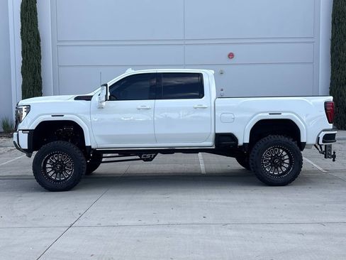 Used 2024 GMC Sierra 2500 Denali Ultimate AWD/4WD image 6