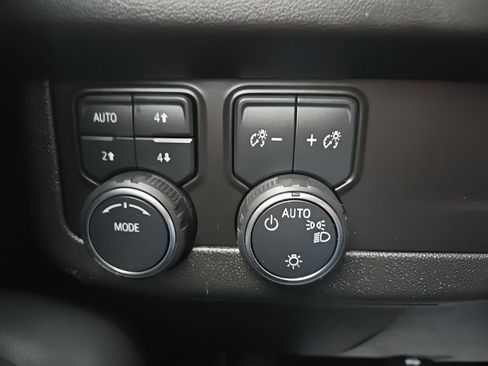 Used 2024 Chevrolet Tahoe Premier AWD/4WD image 45