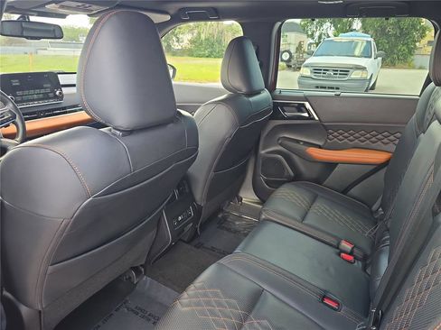 Used 2023 Mitsubishi Outlander SEL FWD image 13