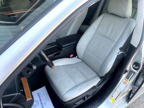 Used 2013 Lexus ES 300h image 12