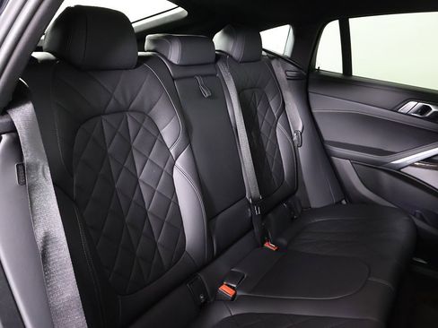 Used 2025 BMW X6 xDrive40i w/ Climate Comfort Package image 35