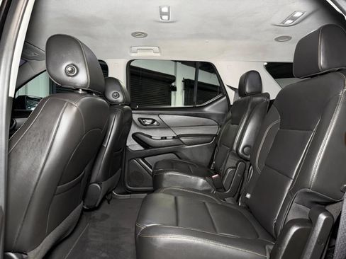 Used 2020 Chevrolet Traverse LT w/ LPO, Cargo Package FWD image 21