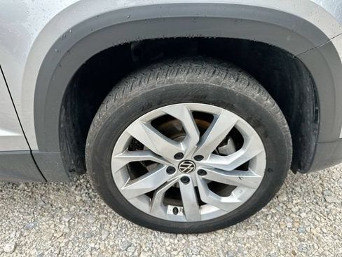 Used 2023 Volkswagen Taos SE w/ Panoramic Sunroof Package FWD image 49