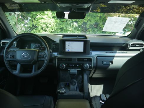 Used 2024 Toyota Tacoma SR5 AWD/4WD image 9