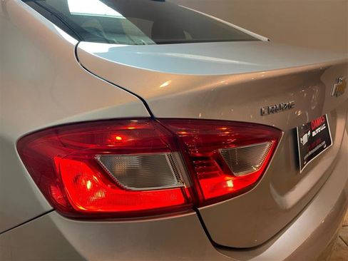 Used 2017 Chevrolet Cruze LT image 77