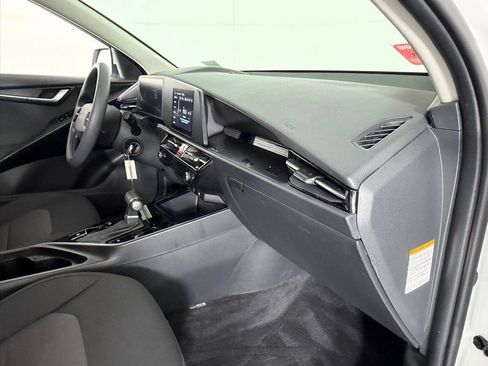 Used 2025 Kia Niro LX image 29