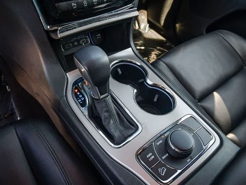 Used 2019 Jeep Grand Cherokee Limited AWD/4WD image 20