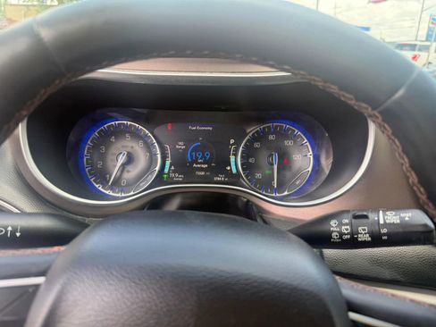 Used 2018 Chrysler Pacifica Touring-L Plus w/ Tire & Wheel Group FWD image 18