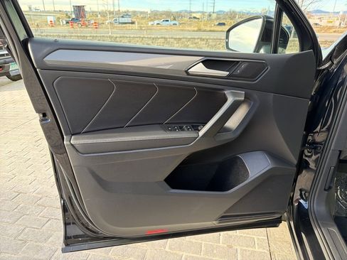 Certified 2022 Volkswagen Tiguan SE image 12