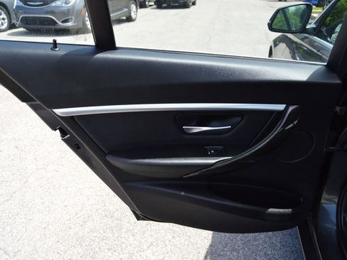 Used 2018 BMW 330i Sedan w/ Convenience Package RWD image 21