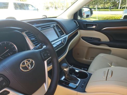 Used 2019 Toyota Highlander Limited image 23