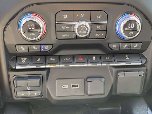 Used 2020 GMC Sierra 2500 Denali w/ Denali Ultimate Package AWD/4WD image 29