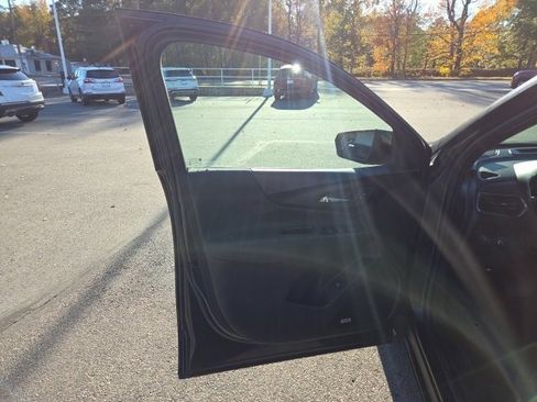 Used 2022 Chevrolet Equinox RS w/ RS Leather Package image 9