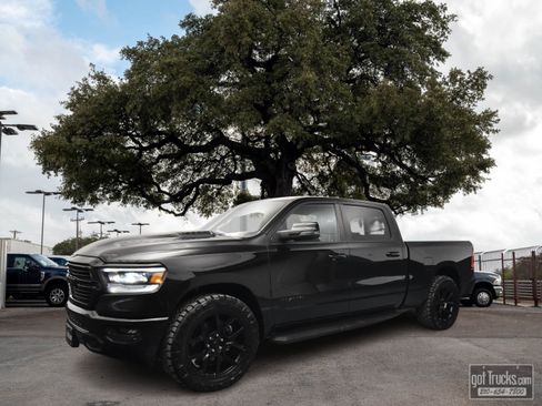 Used 2023 RAM 1500 Laramie AWD/4WD image 1