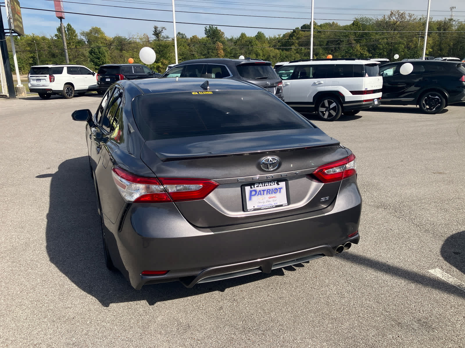 Used 2020 Toyota Camry SE w/ Convenience Package FWD image 6