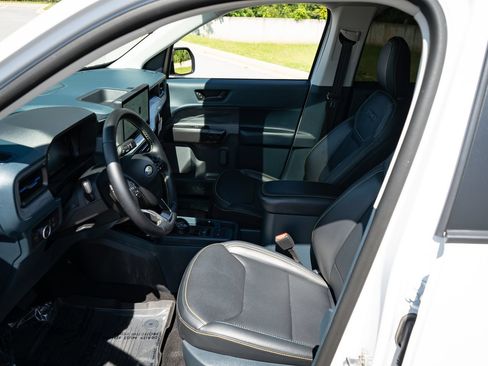 Used 2025 Ford Maverick Lobo AWD/4WD image 14