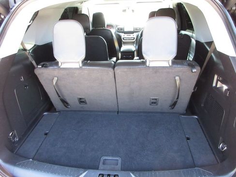 Used 2021 Ford Explorer XLT w/ Equipment Group 202A RWD image 28