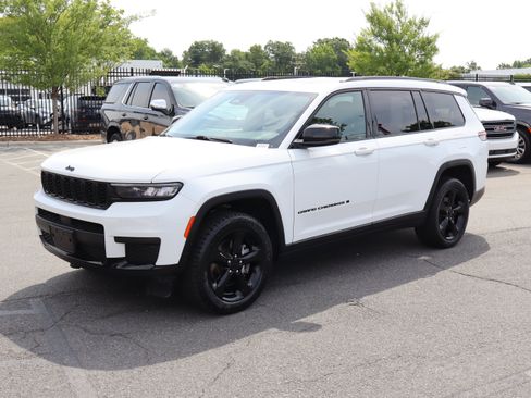 Used 2023 Jeep Grand Cherokee L Laredo AWD/4WD image 5