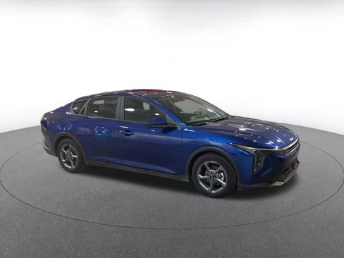 Used 2025 Kia K4 LXS image 2