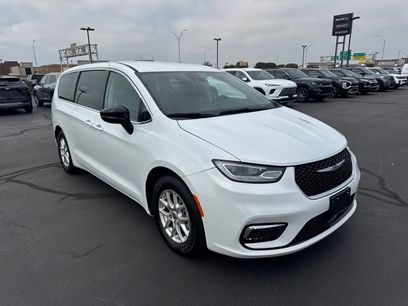 Used 2024 Chrysler Pacifica Touring-L