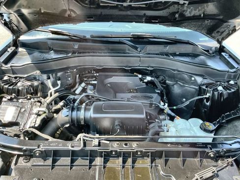 Used 2020 Ford Explorer XLT w/ Equipment Group 202A AWD/4WD image 18