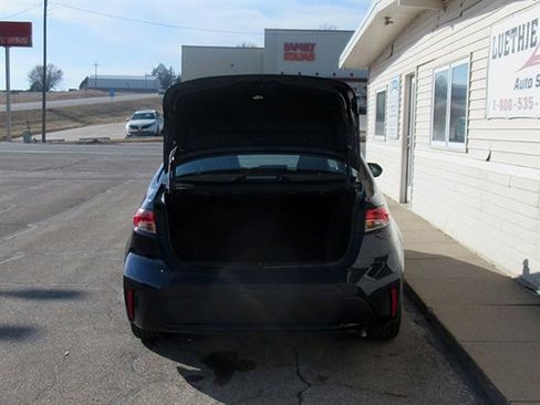 Used 2022 Toyota Corolla LE image 9