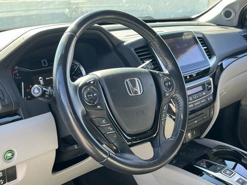 Used 2017 Honda Pilot Touring image 7