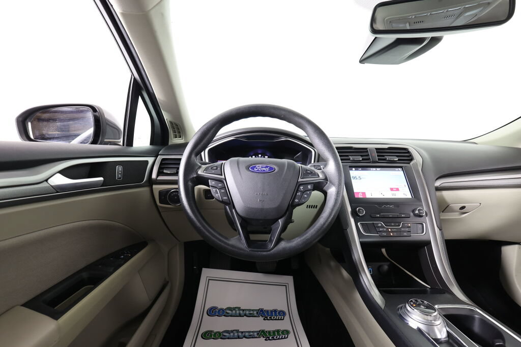 Used 2019 Ford Fusion SE FWD image 28