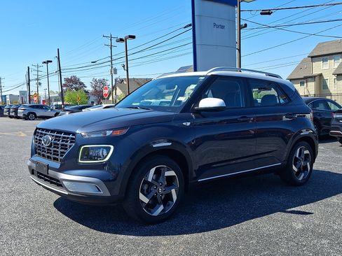 Certified 2021 Hyundai Venue FWD image 3