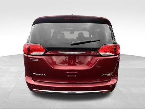 Used 2019 Chrysler Pacifica Limited w/ Tire & Wheel Group FWD image 6