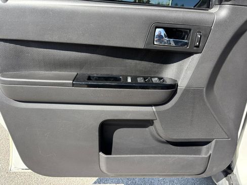 Used 2011 Ford Escape Limited w/ 301A Rapid Spec Order Code image 28