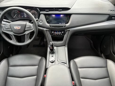 Used 2025 Cadillac XT5 Luxury w/ LPO, Floor Liner Package FWD image 2