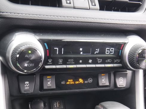 Used 2023 Toyota RAV4 XLE Premium image 28