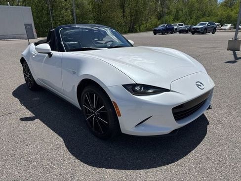 Used 2024 MAZDA MX-5 Miata Grand Touring RWD image 3