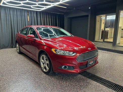 Used 2014 Ford Fusion SE FWD image 9