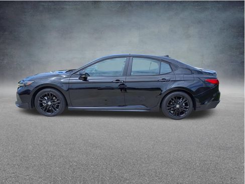 Used 2025 Toyota Camry SE FWD image 5