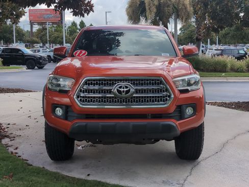 Used 2017 Toyota Tacoma TRD Off-Road w/ Tow Package (A/T) AWD/4WD image 3