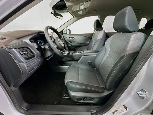 Used 2023 Nissan Rogue SV image 13