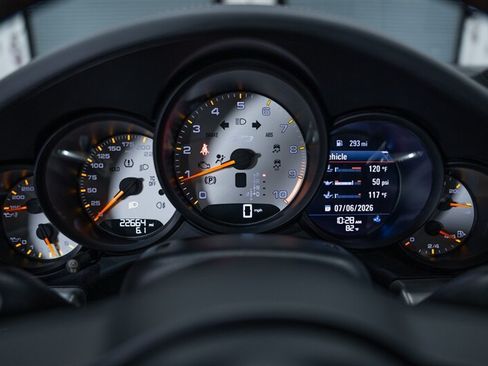 Used 2018 Porsche 911 GT3 RWD image 17