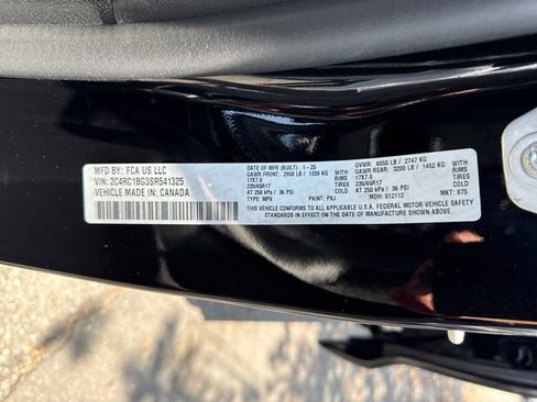 Used 2025 Chrysler Pacifica Select FWD image 27