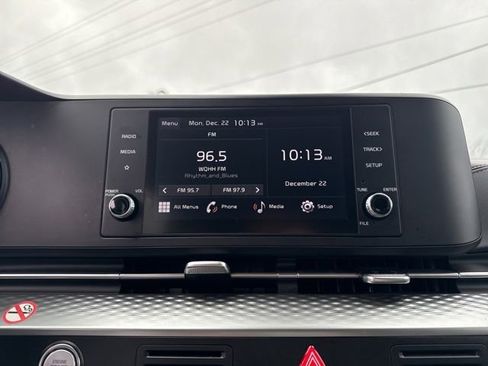 Used 2024 Kia Carnival LX image 23