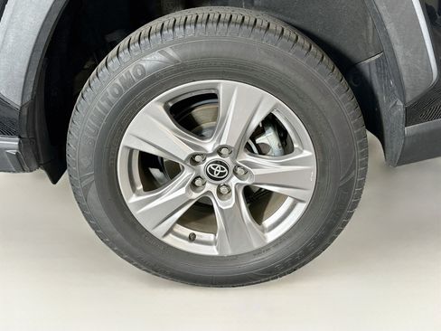 Used 2025 Toyota RAV4 XLE FWD image 11