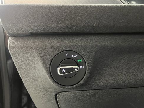 Certified 2023 Volkswagen Jetta SE w/ Panoramic Sunroof Package image 21