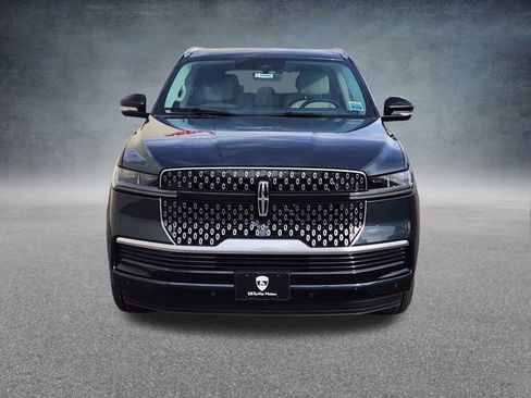 New 2026 Lincoln Navigator Reserve image 2
