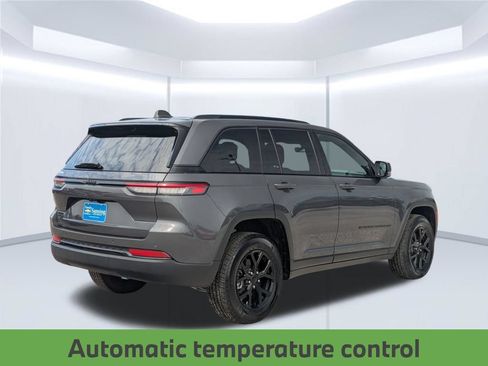 Used 2025 Jeep Grand Cherokee Altitude AWD/4WD image 6