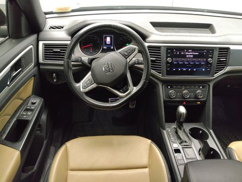 Used 2021 Volkswagen Atlas Cross Sport SE w/ Panoramic Sunroof Package FWD image 22