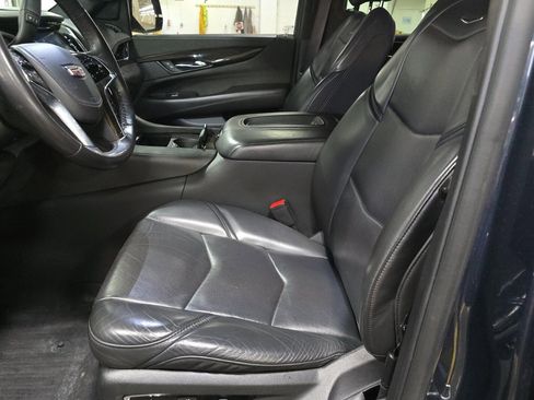 Used 2020 Cadillac Escalade ESV Platinum image 4