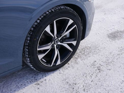 Used 2024 Volvo S60 B5 Core image 9