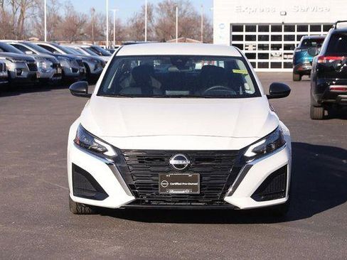 Used 2025 Nissan Altima 2.5 SV image 4